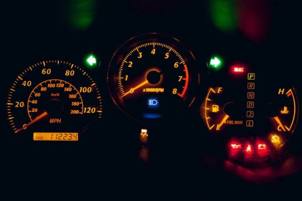 black and yellow analog speedometer